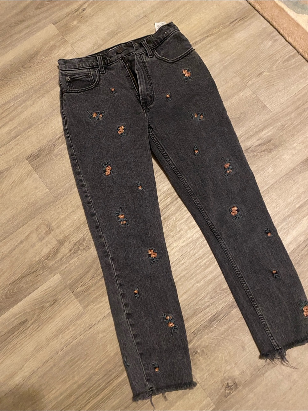 26/2s Abercrombie & Fitch The Skinny High Rise Black Jeans Floral Embroidery